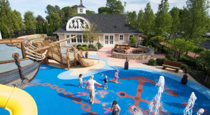 Kids playing and splashing.